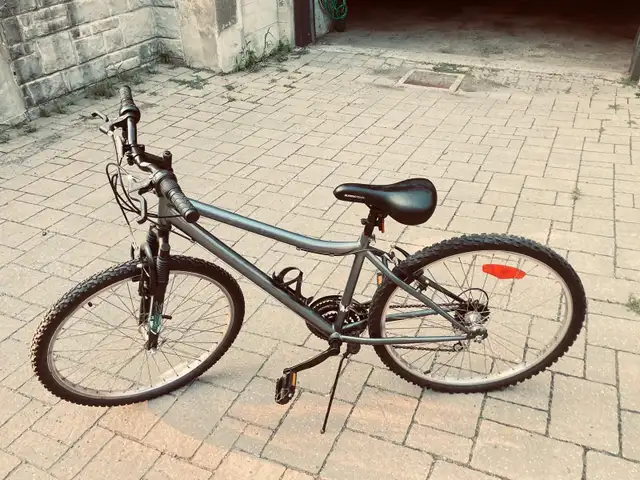 Velo femme 26 pouces in Cruiser, Commuter & Hybrid in City of Montréal - Image 2
