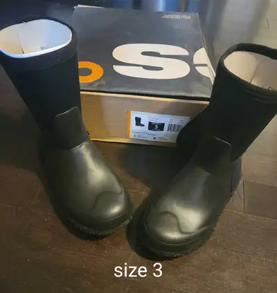 Boy size 3 bogs boots (new in box), View more