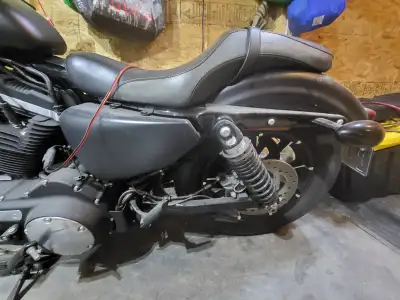 Harley-Davidson 883 for Sale – Black Edition Well-maintained black Harley-Davidson 883 available for...