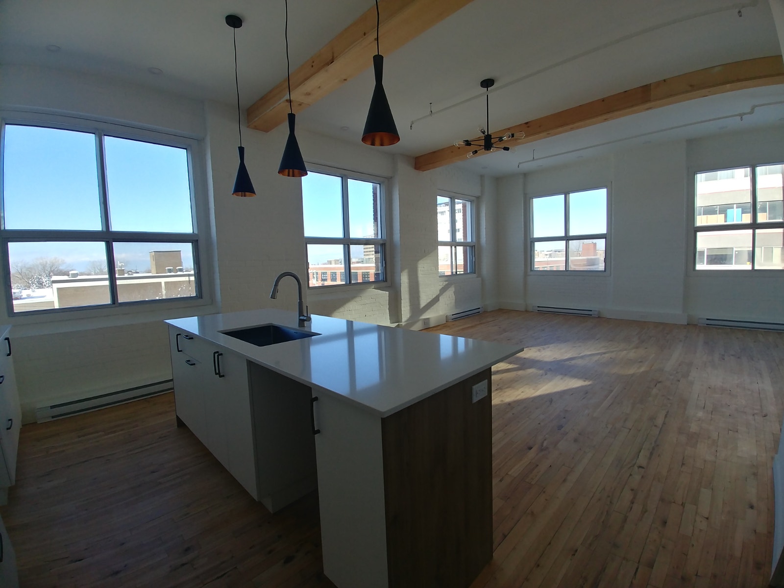 Grand Loft de 3 chambres, 2 salles de bain — photo 2