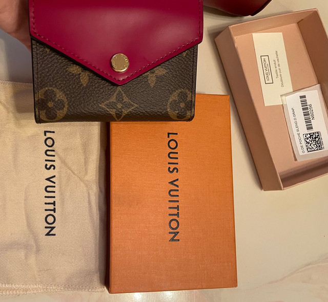 Louis Vuitton Wallet - Never Used in Women's - Bags & Wallets in Delta/Surrey/Langley - Image 2