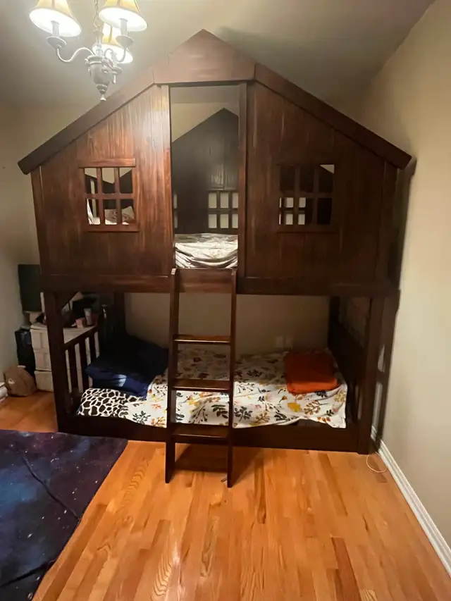 Lit superposé cabane dans les arbres - Pottery barn kids in Beds & Mattresses in Laval / North Shore - Image 3