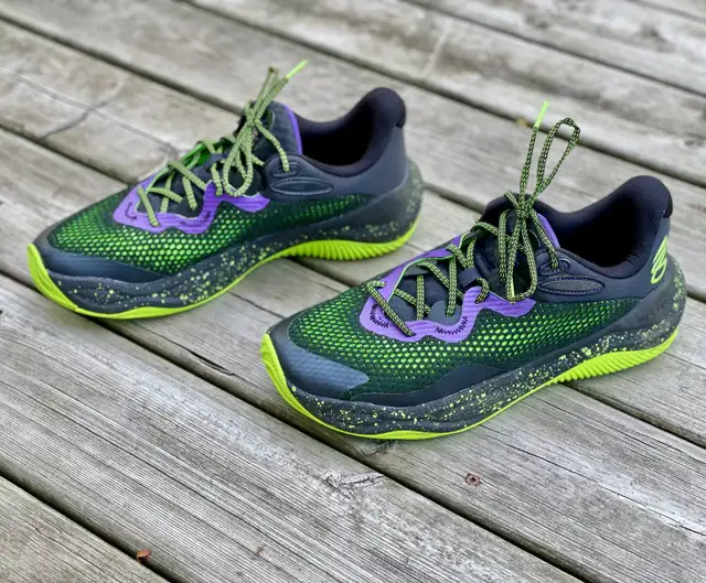 Under Armour Curry Splash 24 Size 10.5 Purple Green 3027636-500 in Men's Shoes in Kitchener / Waterloo - Image 2