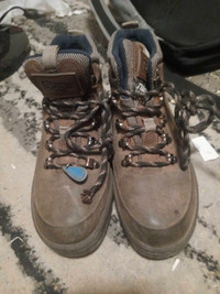 Brand is stone dry waterproof boots size 8 mens 