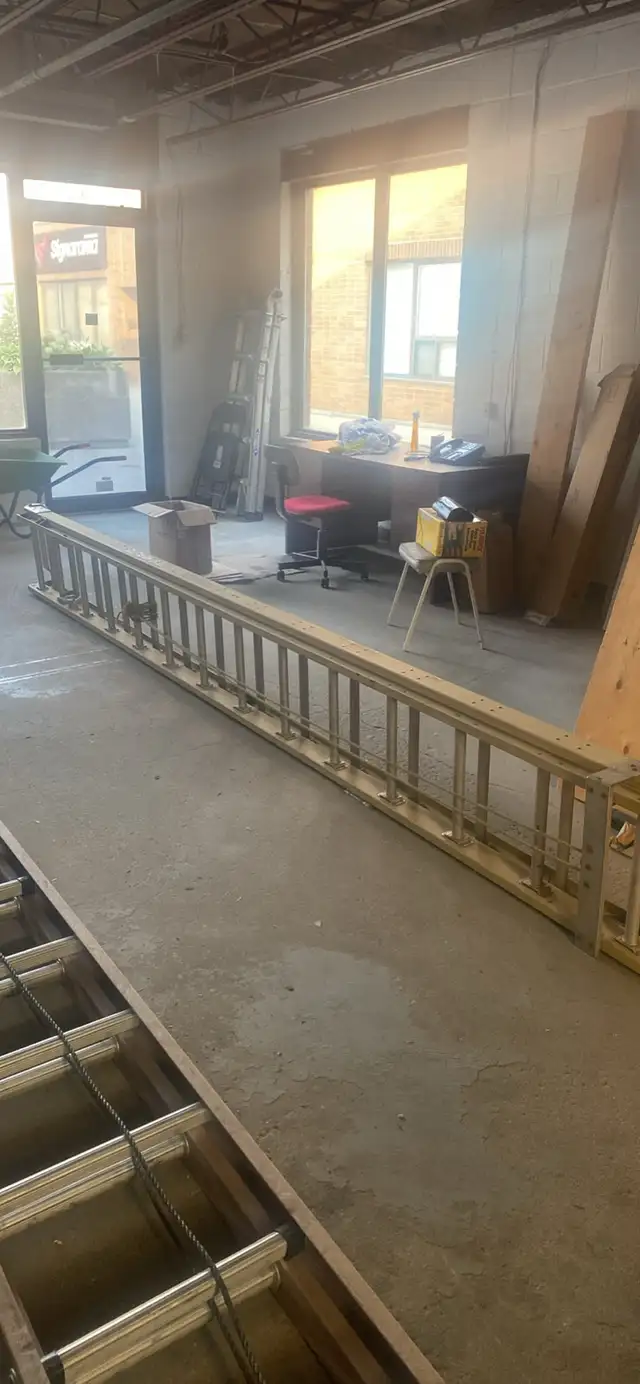 14ft Extension Ladder - Fiber Glass