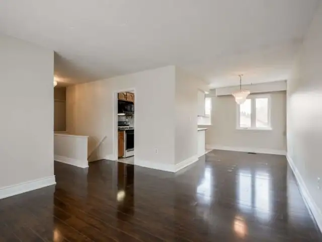 Master bedroom, fully furnished, utilities + bed included in Long Term Rentals in Mississauga / Peel Region - Image 3