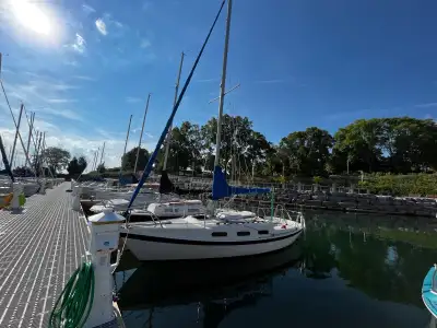 Sailboat is in good condition and has been well maintained. Sails: 1 main, genoa, spinnaker Harken F...
