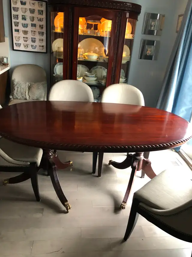 Dining Table in Dining Tables & Sets in Hamilton - Image 4