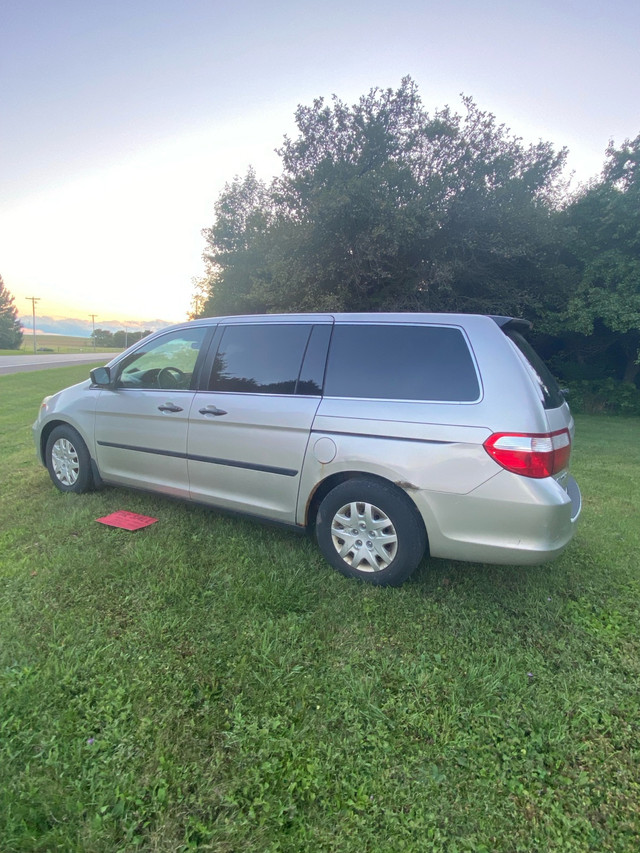 2006 Honda Odyssey in Cars & Trucks in London - Image 2