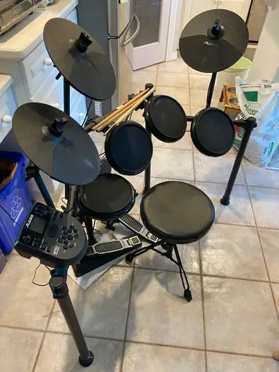 Very good condition. Come with stool and drumsticks. Please contact Bill 78O-885-8O66