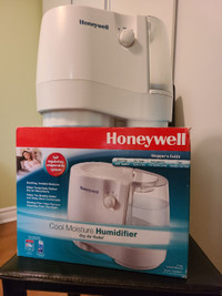 Honeywell Cool Moisture Humidifer