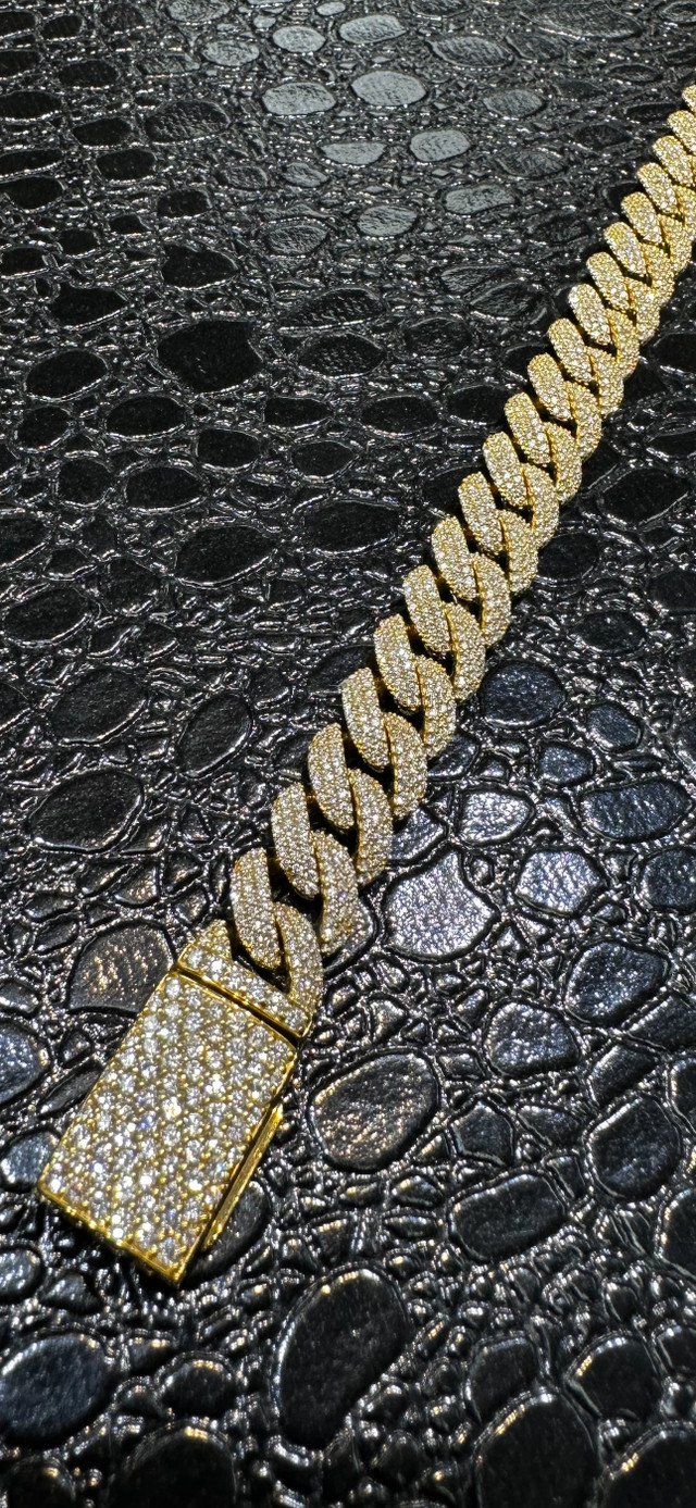  11mm Yellow Gold Diamond Cuban Bracelet in Jewellery & Watches in City of Toronto