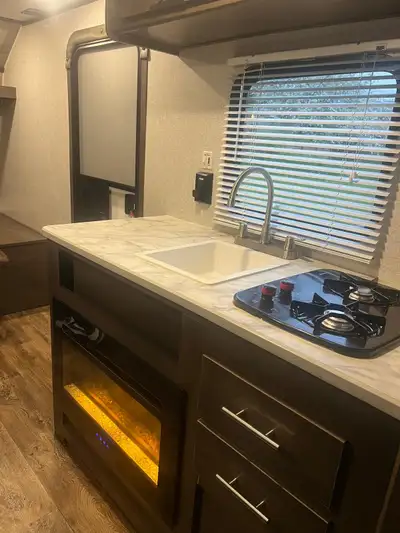 Available Now! 21Ft Trailer! First owners, purchased from Abbotsford. 2021 travel trailer! Perfect c...