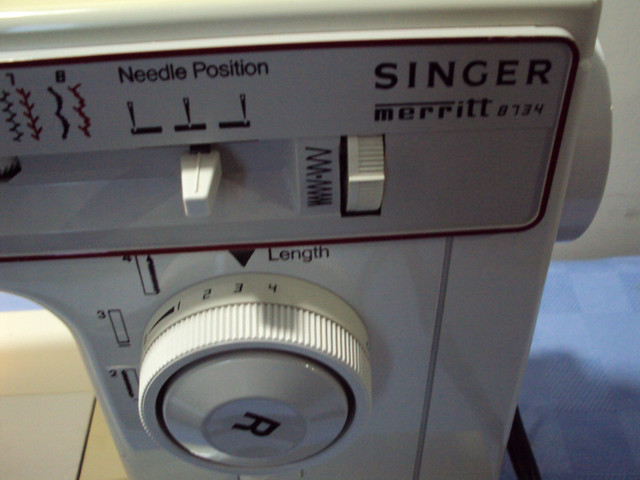 Singer Merrit 8734, Sewing Machine, Lots of Features, W/Case in Hobbies & Crafts in Parksville / Qualicum Beach - Image 4