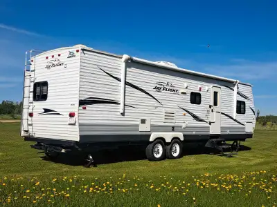 2010 Jayco Jay Flight G2 *Reduced to $18,500.00 OBO* 2010 Jayco Jay Flight G2. 31 feet long, at 7810...