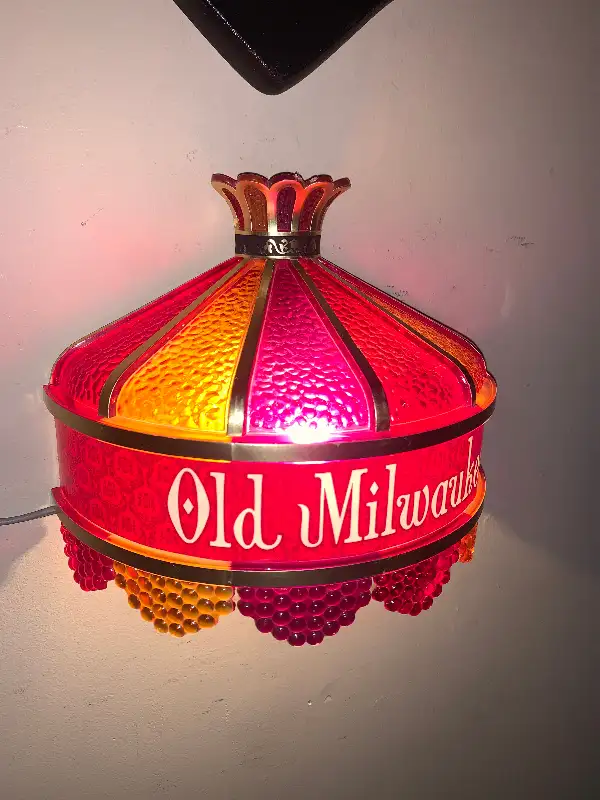 Vintage OLD MILWAUKEE Beer Bar Tiffany Stained Glass Style Light in Arts & Collectibles in Calgary - Image 10