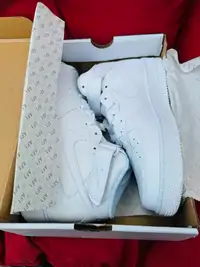 NEW WHITE AIR FORCE 1