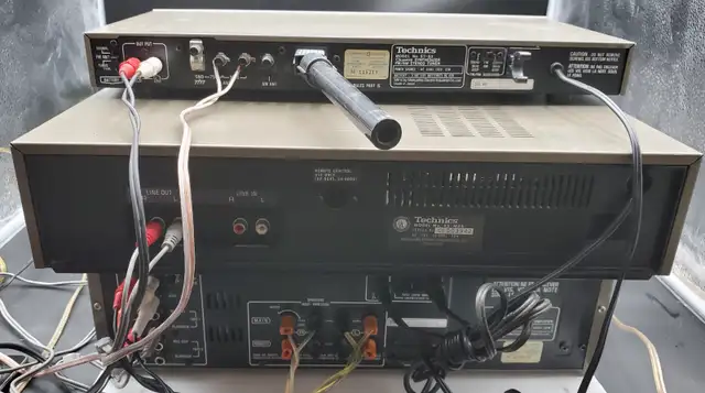 VINTAGE TECHNICS SYSTEM SU-V4 AMP & ST-S3 TUNER in Stereo Systems & Home Theatre in Markham / York Region - Image 7
