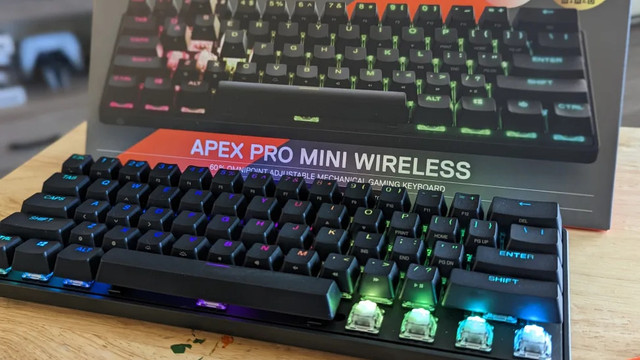 Apex Pro Mini Wireless gaming keyboard  in General Electronics in Ottawa - Image 2