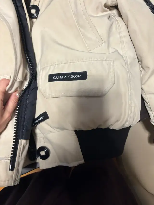 Canada Goose Chilliwack bomber, sand color, size xx in Women's - Tops & Outerwear in City of Montréal - Image 5