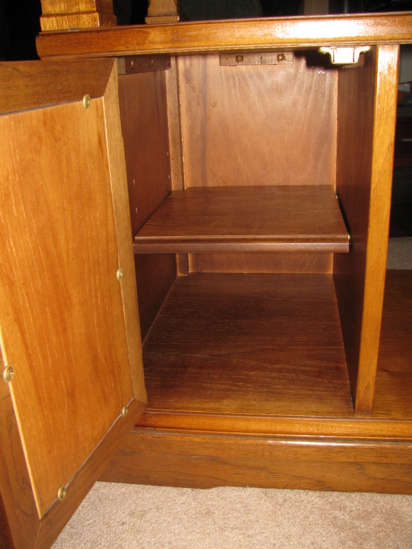 Drexel Esperanto Buffet Cabinet with Decorative Slate Top in Hutches & Display Cabinets in Oakville / Halton Region - Image 3