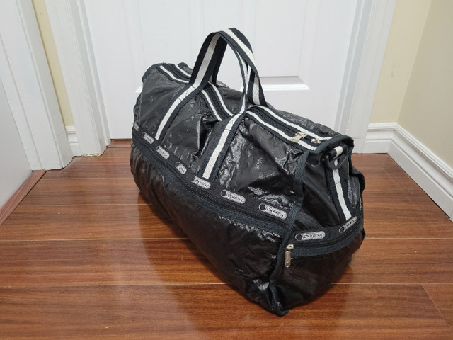 Le sportsac Duffle / Shoulder Bag in Women's - Bags & Wallets in Cole Harbour - Image 3
