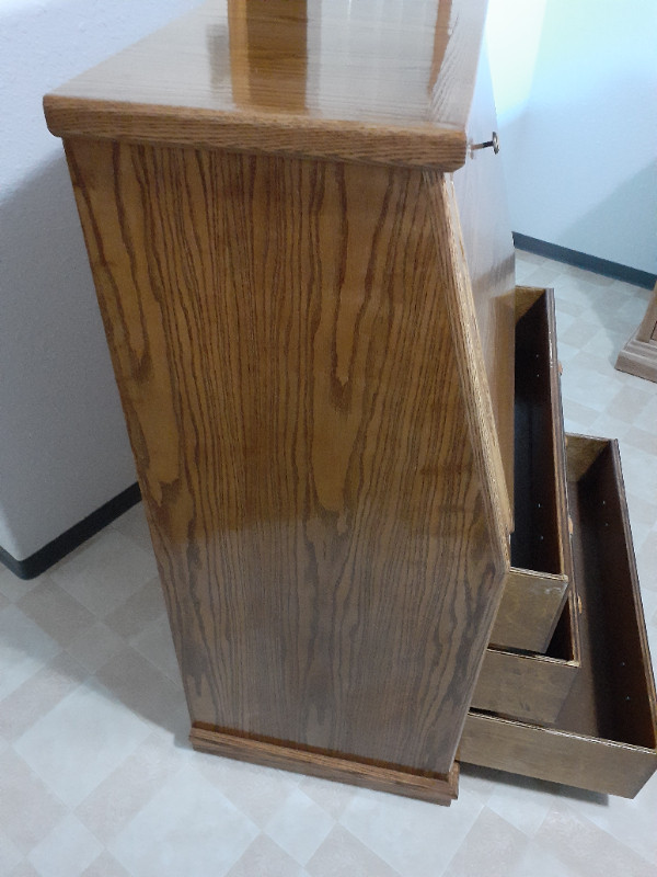 Desk with drawers in Desks in Strathcona County - Image 3