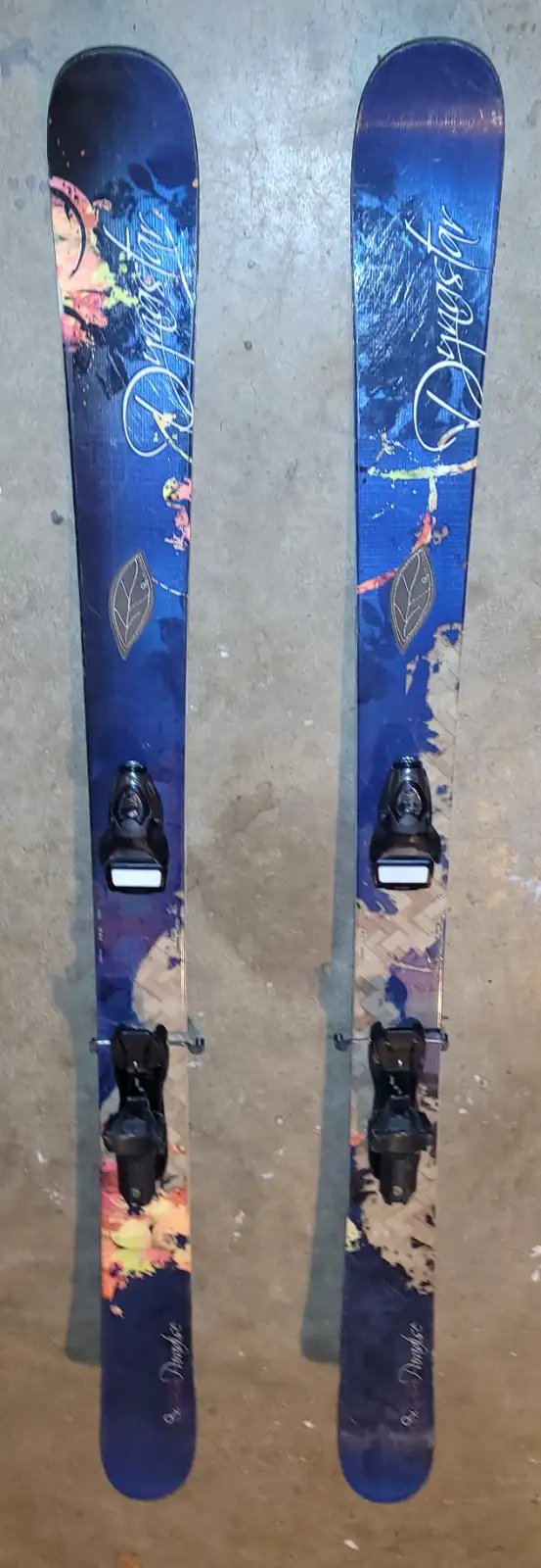 Dynastar exclusive paradise mountain skis- Division 23 snowboard in Snowboard in Red Deer - Image 2