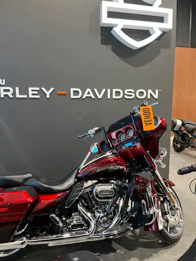 Harley Davidson CVO Street Glide FLHXSE Screaming Eagle 110 Bought last November at Harley Davidson...