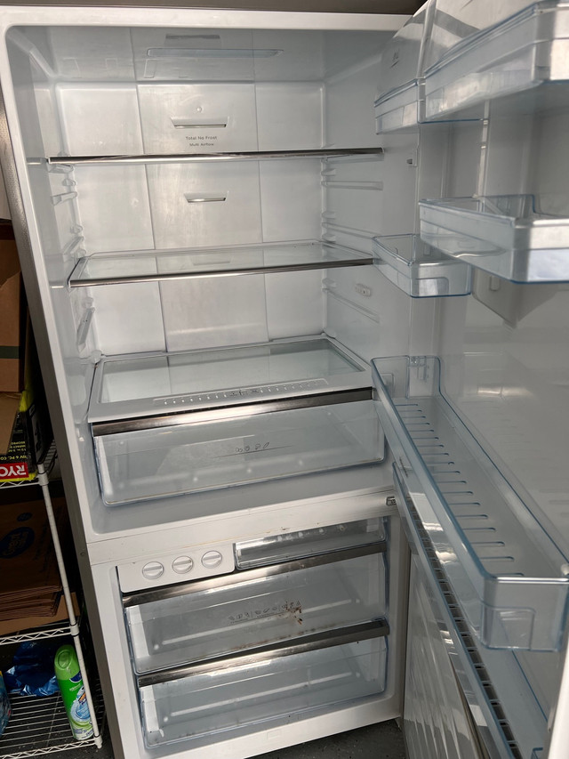 Refrigerator in good condition  in Refrigerators in Oakville / Halton Region - Image 2