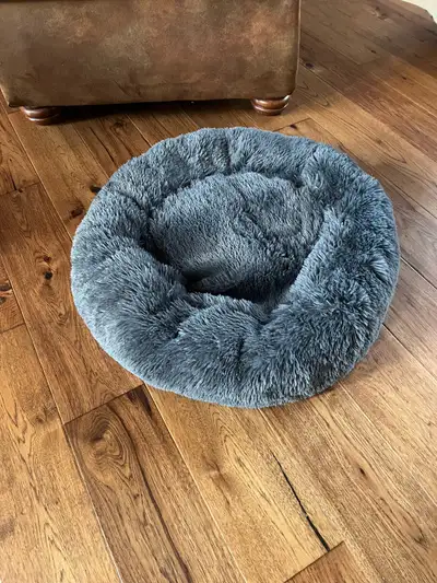 Calming Donut Dog Bed, 30 Inches across ,Round Fluffy Dog Beds for Medium Dogs, Anti-Anxiety Plush D...