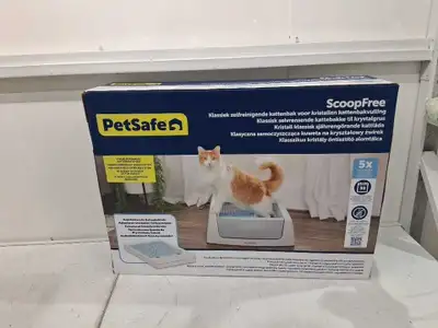 Brand new, never used. Keep your home smelling fresh with this PetSafe ScoopFree self-cleaning cat l...