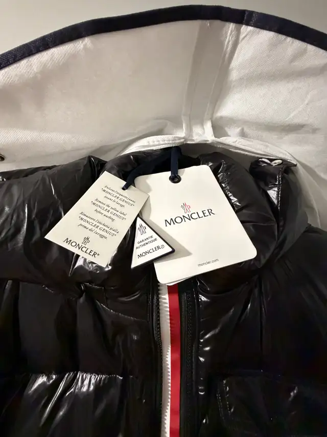 Manteau Moncler jacket in Men's in Laval / North Shore - Image 6