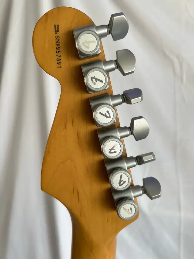 Fender USA Jeff Beck Stratocaster in Guitars in Oakville / Halton Region - Image 9