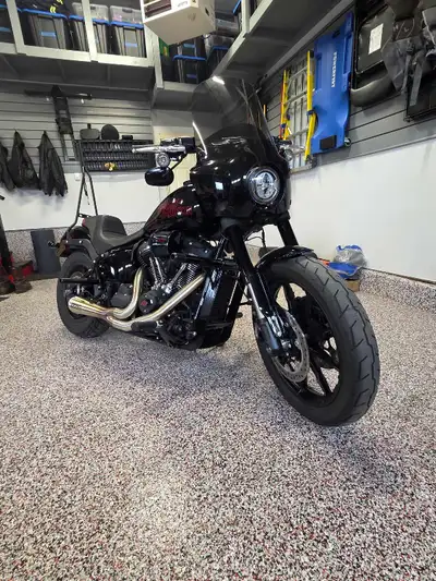 2025 117 HO M8 Low Rider S -8500 kms with fresh Amsoil change -Memphis shades fairing and windshield...
