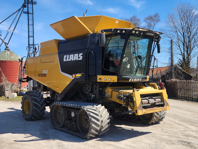 Claas 740tt combine in Farming Equipment in Markham / York Region - Image 2