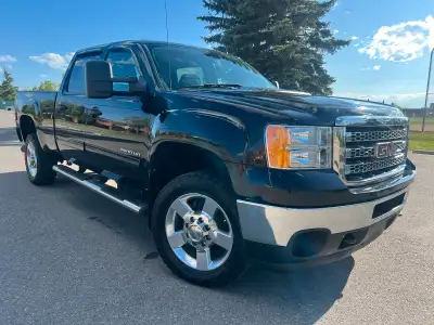 ***SOLD***SOLD***2014 GMC Sierra 2500 SLE. Low mileage. Only 124,830km. Powered by the legendary 6.6...