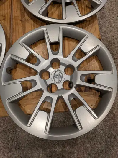 Toyota 16 inch hubcaps in great condition! Only used a few months.