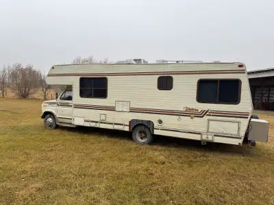 Excellent condition Low km Solar panel Gas generator Winterized