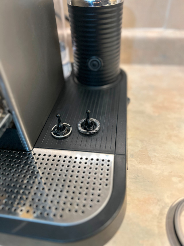 Nespresso Citiz with Frother in Coffee Makers in City of Toronto - Image 3