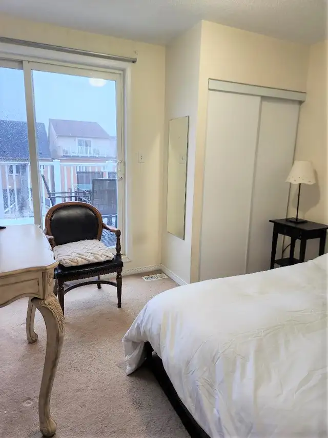 Beautiful Room for rent on 3rd floor - York U - Subway Line in Room Rentals & Roommates in City of Toronto - Image 4