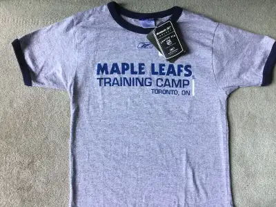HALF PRICE BRAND NEW WITH TAGS ATTACHED. OFFICIAL LICENSEDNHL MERCHANDISE. SIZE YOUTH SMALL. TICKET...