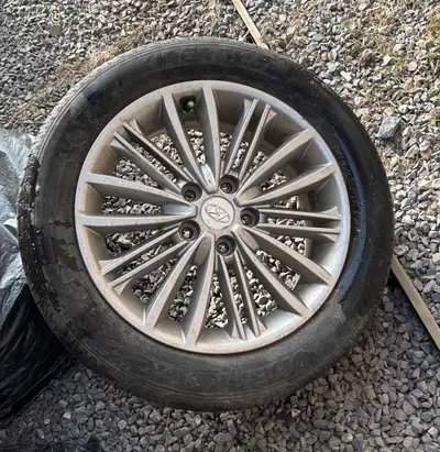 Hyundai Kona wheels and tires: manufacture rims in great condition no rust. These were for a 2018 Hy...