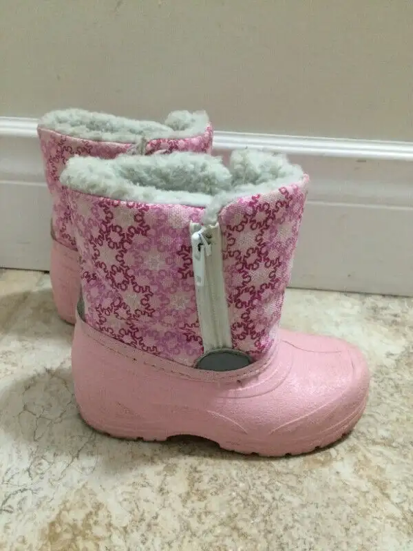 Many Girls Shoes (sizes 2 - 9) in Kids & Youth in Cambridge - Image 10