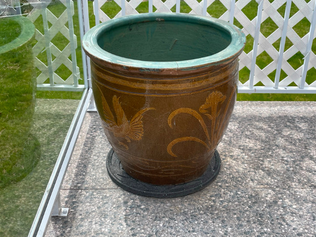 Vintage Chinese Floral Earthenware Glazed Egg Pot Planter in Outdoor Décor in Penticton - Image 2