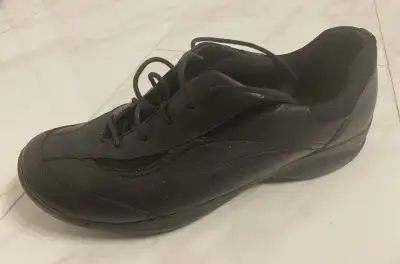 Clarks Women's Casual Black Leather Shoe - Size 9M, View more