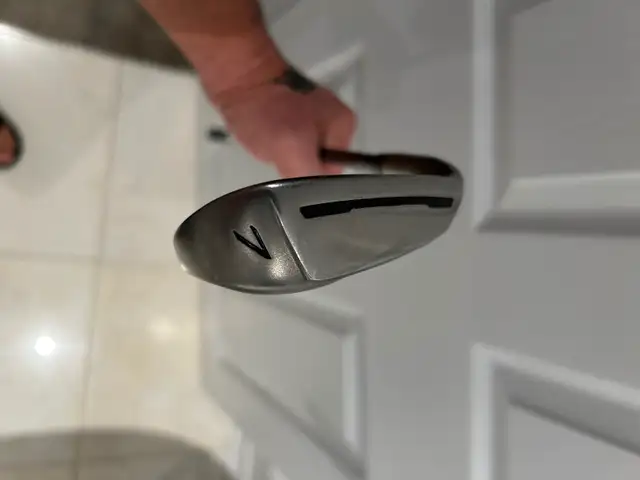 Taylormade Aeroburner Irons With Graphite Shafts in Golf in Oakville / Halton Region - Image 3