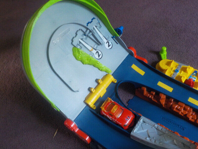 Playskool Speedstars Police Chase Race Cars Track Toys Games