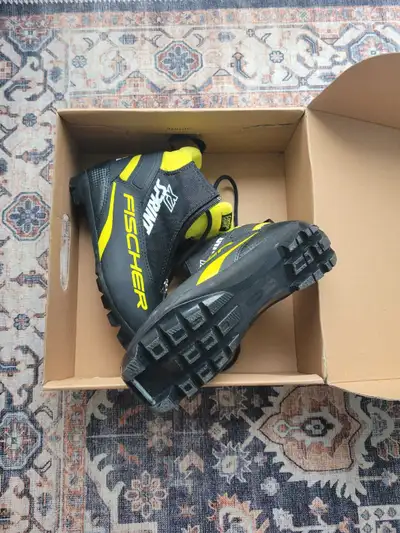 Youth, Fischer cross country ski boots, youth size 34, excellent quality, lightly used. Pick up in C...