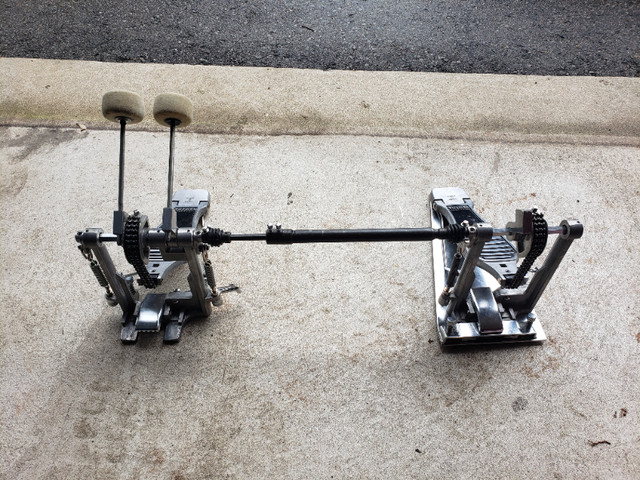 Yamaha double pedal in Drums & Percussion in Oakville / Halton Region - Image 2